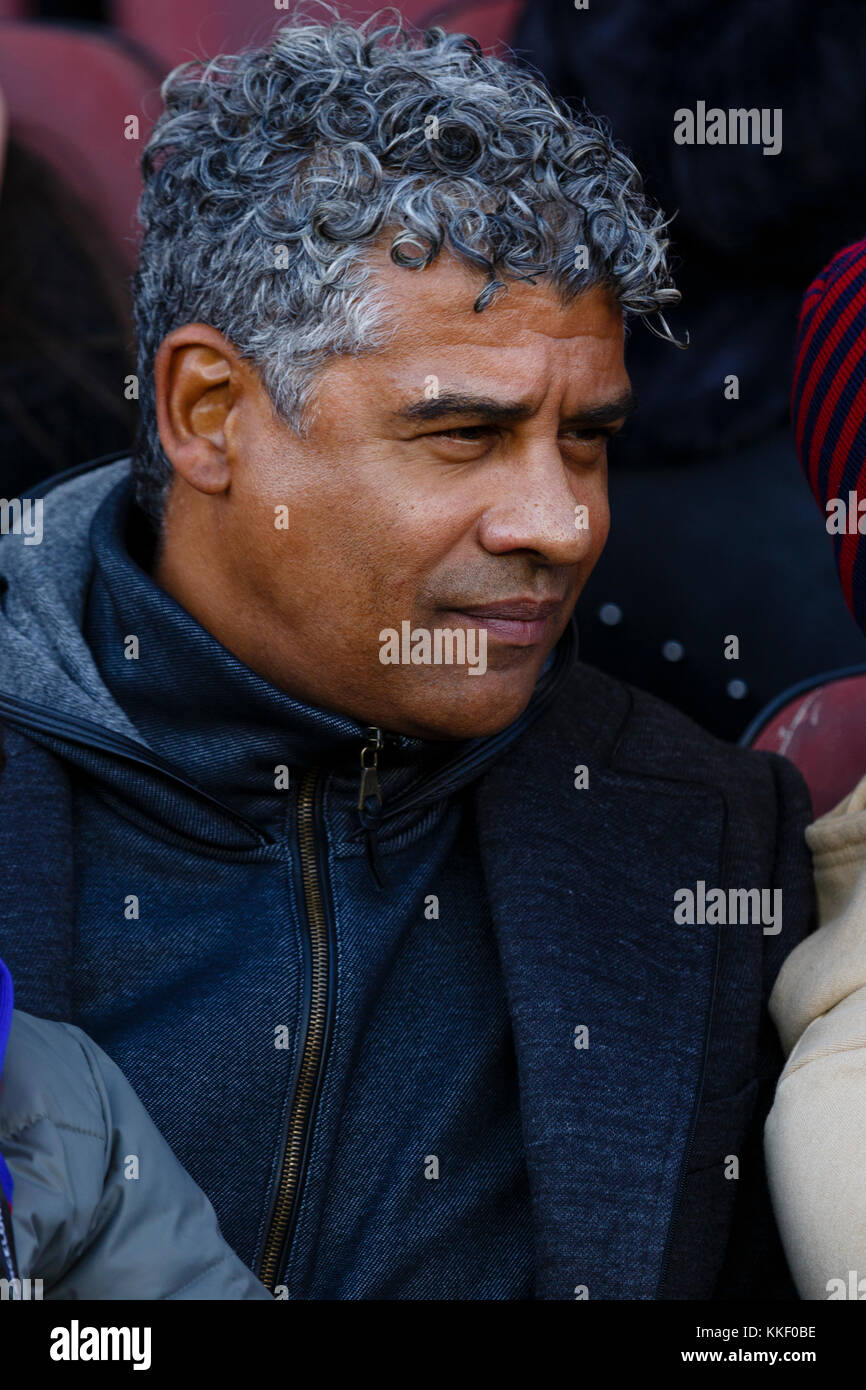Barcelona, Spanien. Dezember 2017. Frank Rijkaard im Camp Nou Stadion vor dem Spiel der La Liga zwischen FC Barcelona und RC Celta im Camp Nou. Credit: Joan Gosa Badia/Alamy Live News Stockfoto