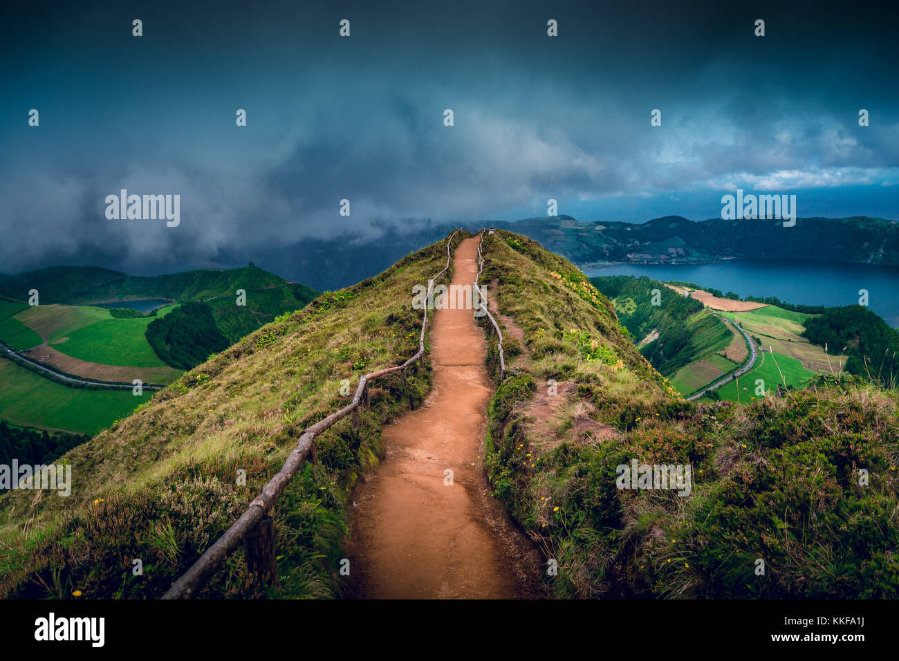 Wunderschöne atemberaubende Aussicht auf Miradouro da Boca do Inferno Aussichtspunkt in Sao Miguel Insel Azoren, Portugal Stockfoto