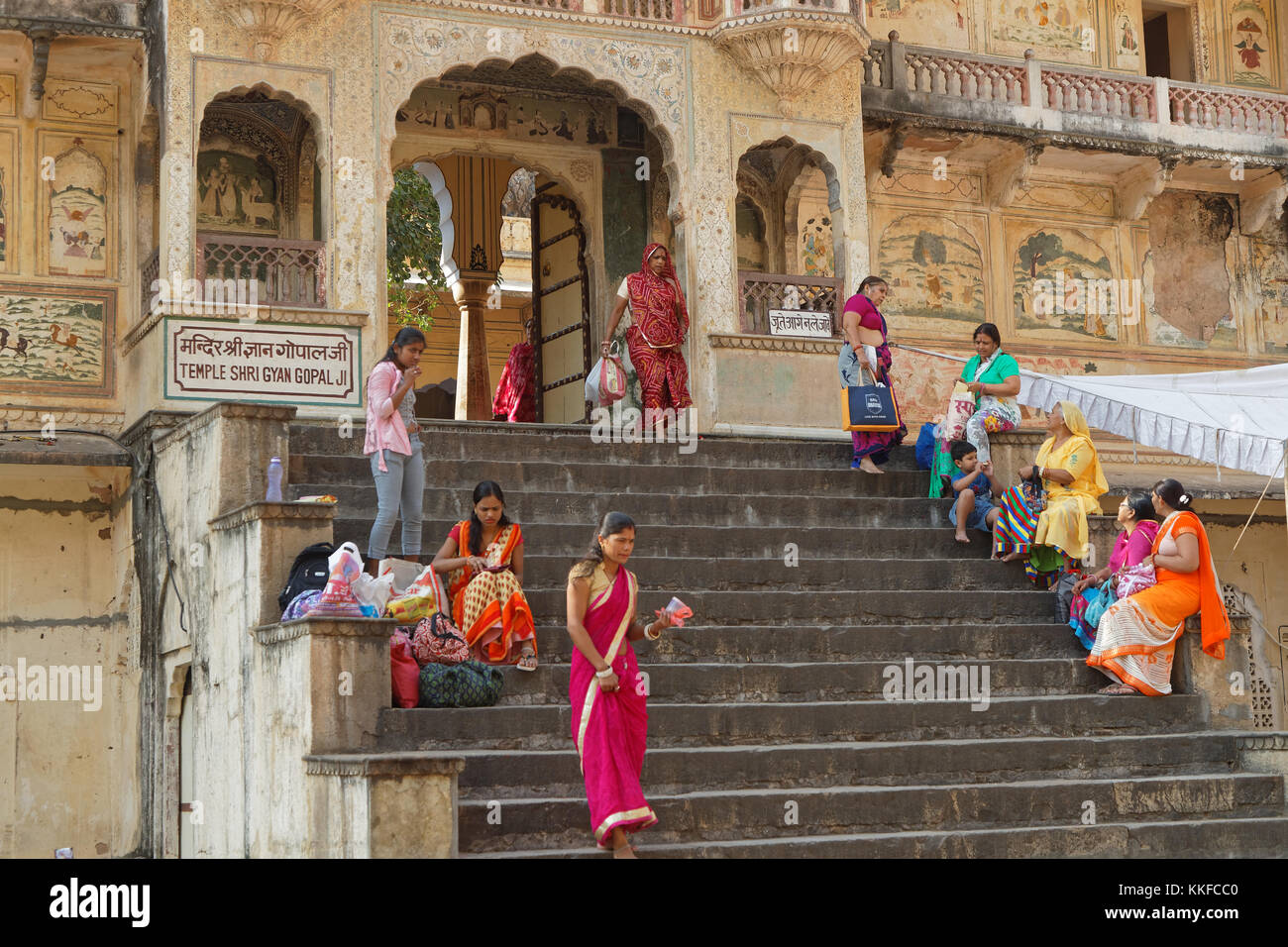JAIPUR, Indien, 27. Oktober 2017: Indische Leute an Galtaji (Khole Ke Hanuman Ji). Dies ist eine alte hinduistischen Wallfahrtsort in der Stadt Khania-Balaj Stockfoto
