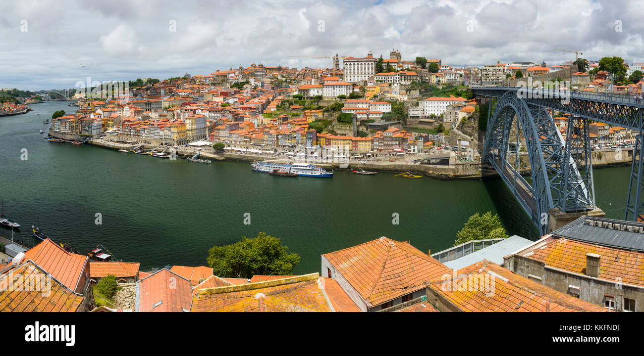 Brücke Ponte Dom Luis i in der Altstadt Ribeira, Porto, Portugal Stockfoto