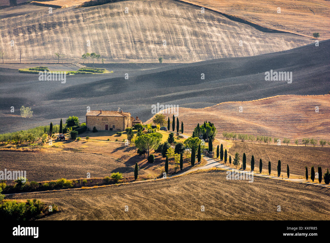 Atemberaubend schöne Ausblicke auf die Landschaft der Toskana Felder bei Barberino di Mugello in der italienischen Region Toskana im Sommer Stockfoto