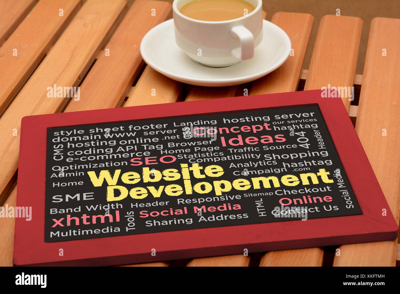 Web site Entwicklung Worte Collage auf dem Schwarzen Brett Stockfoto