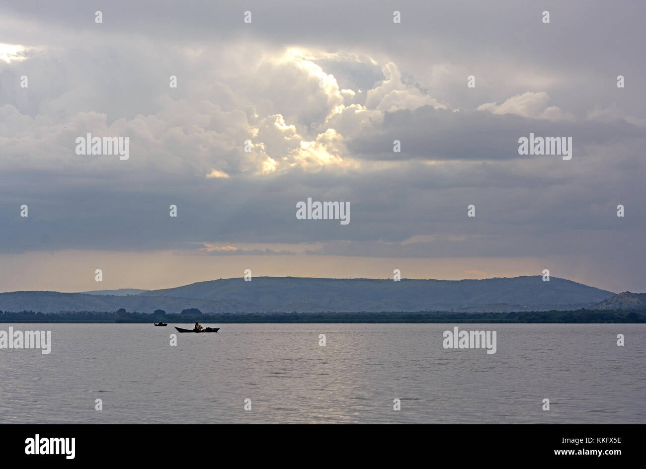 Fischer auf dem Lake Mburo in Uganda bei Sonnenuntergang Stockfoto