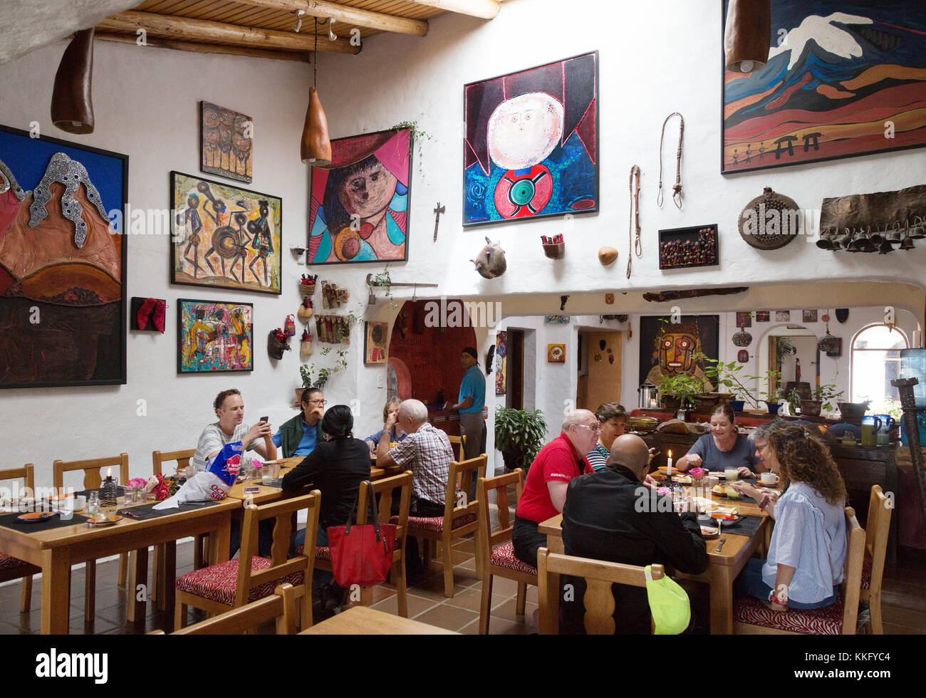 Ecuador Hoteleinrichtung - Hotelgäste, die im Restaurant, Hosteria Pantavi, Otavalo, Ecuador Südamerika essen Stockfoto