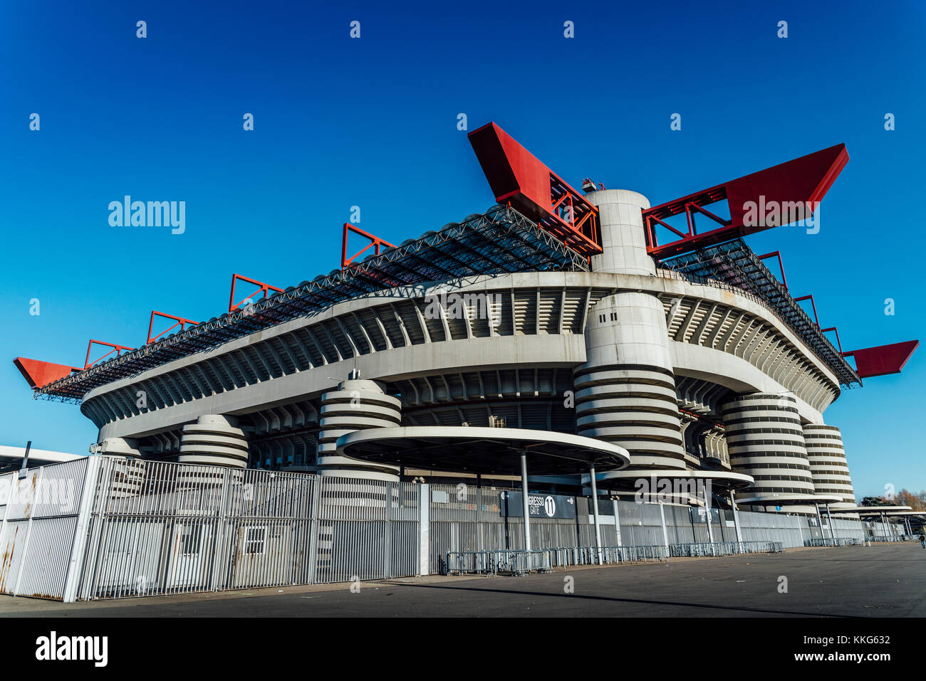 Mailand, Italien - 30.November 2017: San Siro in Mailand, Italien ist ein Fußball Stadion (Kapazität 80,018), in dem sowohl AC Mailand und Inter Mailand Stockfoto