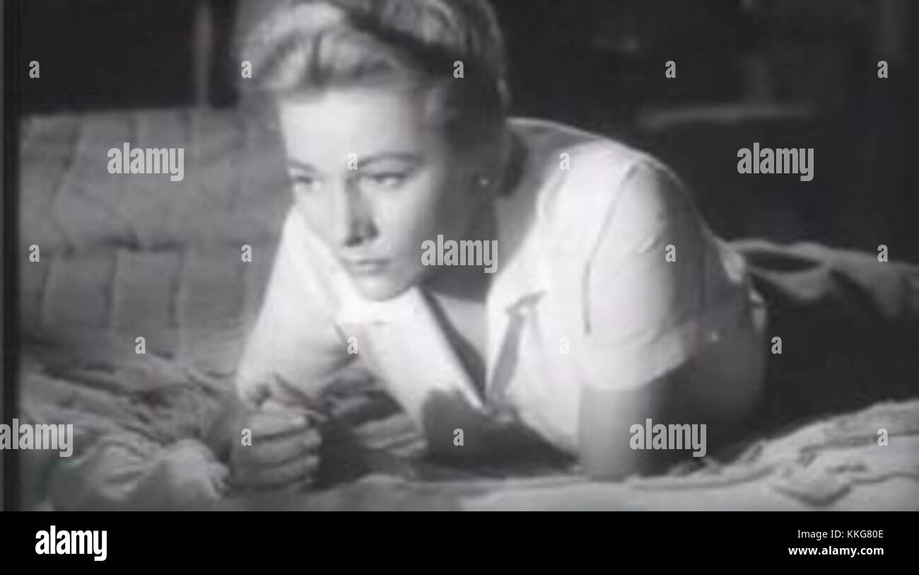 Joan Fontaine erscheint 1957 im Trailer für den Film Until They Sail, in dem sie ihre Rolle im Filmset während des Zweiten Weltkriegs zeigt Stockfoto