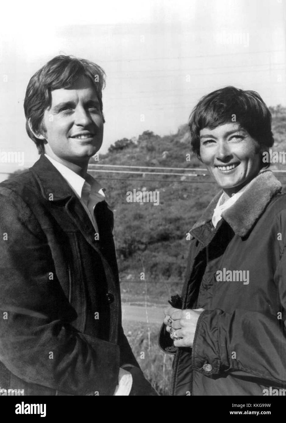 Michael Douglas und Deirdre Flynn in einer Szene aus „Hail Hero“ (1969), in der Charaktere dargestellt werden, die an einem Militärdrama beteiligt waren. Stockfoto