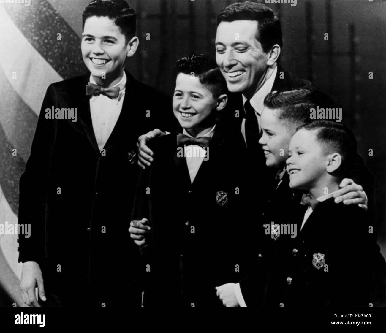 Die Osmond Brothers und Andy Williams traten 1964 zusammen auf, in einer Zeit, in der beide Acts Einfluss auf die Unterhaltungsindustrie hatten. Ihre Zusammenarbeit spiegelte die musikalischen Trends und Popkultur der Ära wider. Stockfoto