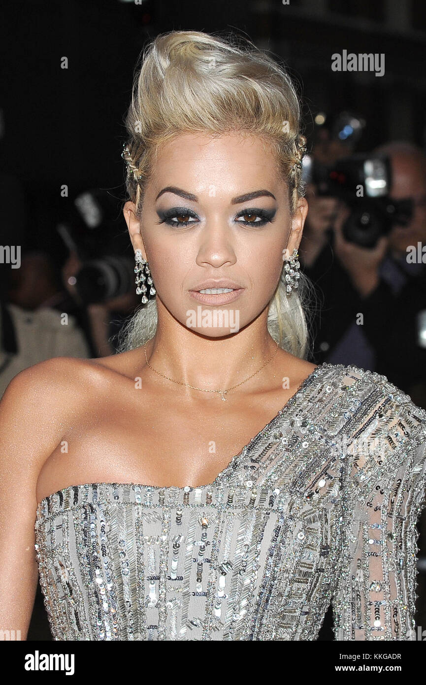 Britische Sängerin Rita Ora besucht die GQ Männer des Jahres Auszeichnungen am Royal Opera House in London. 2. September 2014 © Paul Treadway Stockfoto