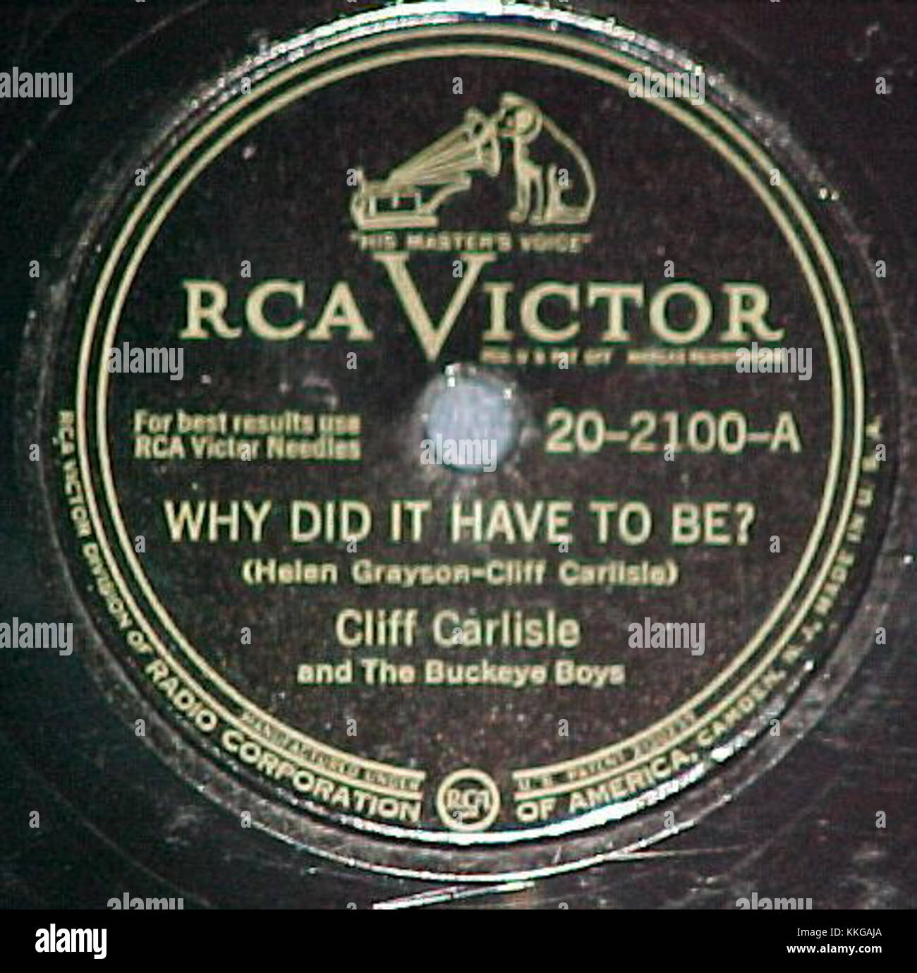 Der RCA Victor 20-2100 A ist ein Schallplattenspieler im Vintage-Stil, der sich durch seine historische Bedeutung in der Entwicklung von Home-Audio-Systemen und Musikwiedergabetechnologie auszeichnet. Stockfoto