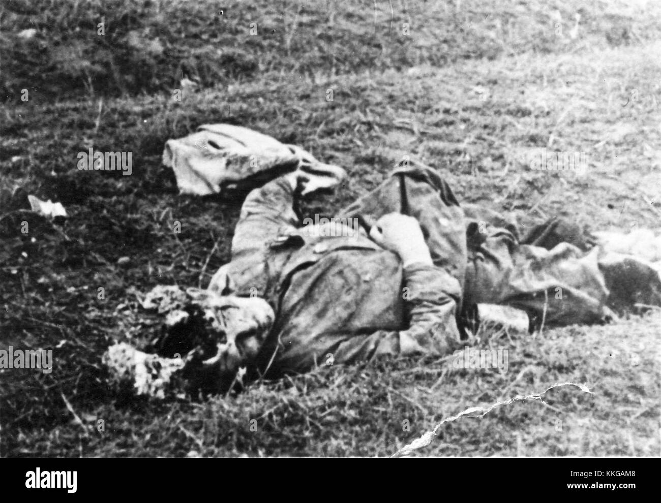 Dieses Bild zeigt einen Soldaten, der bei der Operation Barbarossa, der Invasion der Nazis in die Sowjetunion im Jahr 1941, getötet wurde und die brutale Zahl des Konflikts unterstreicht. Stockfoto
