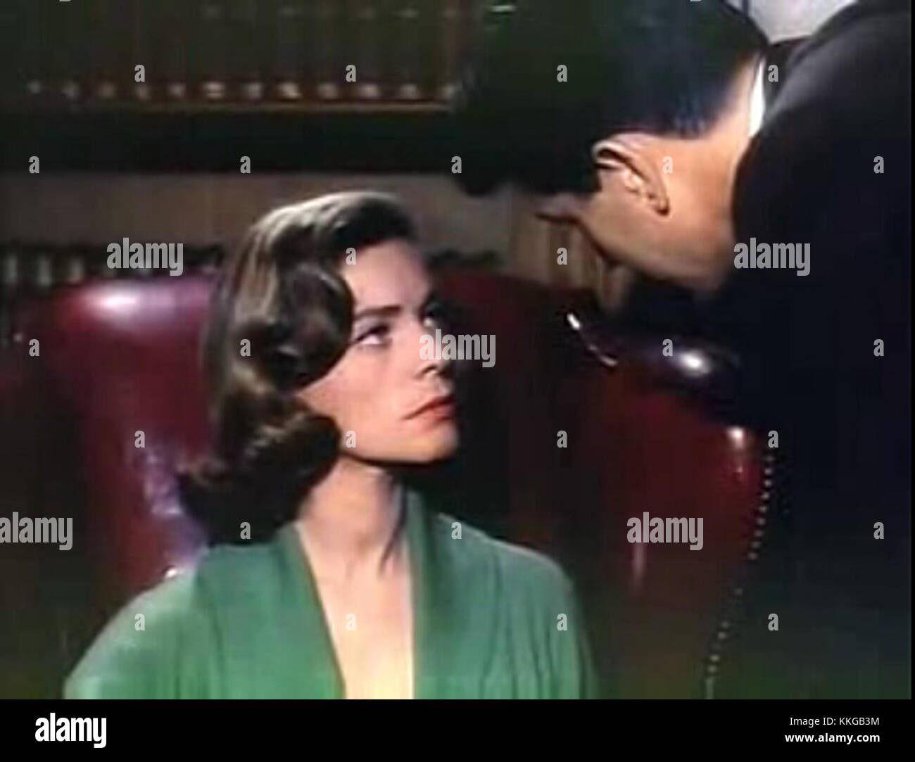 Geschrieben auf dem Wind ist ein US-amerikanischer Film von Douglas Sirk aus dem Jahr 1956. Der Film ist ein klassisches Melodram, das sich auf die Themen Liebe, Verrat und Familienkonflikt in einer wohlhabenden texanischen Familie konzentriert. Stockfoto