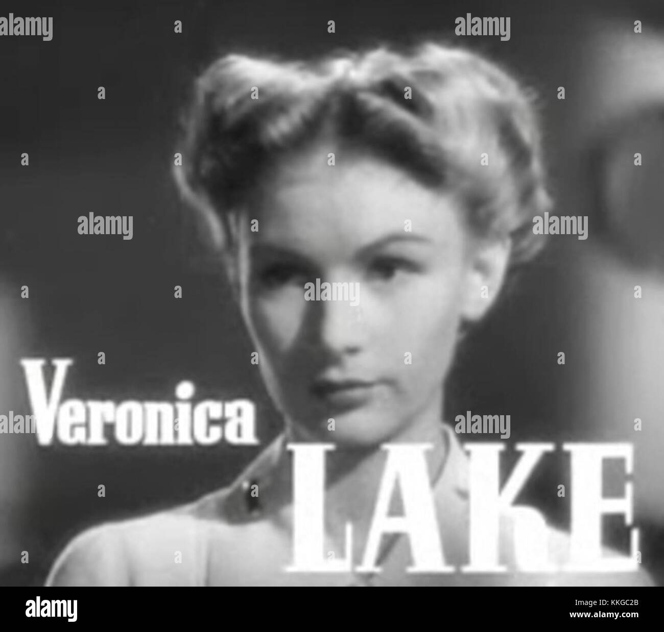 Veronica Lake spielt die Hauptrolle in dem 1943 erschienenen Film „so stolz Wir Hail!“, einem Drama aus dem Zweiten Weltkrieg. Im Film stellt sie eine Krankenschwester dar, die während des Krieges diente und Frauen im Militär eine Darstellung der Kriegserfahrungen bietet. Stockfoto