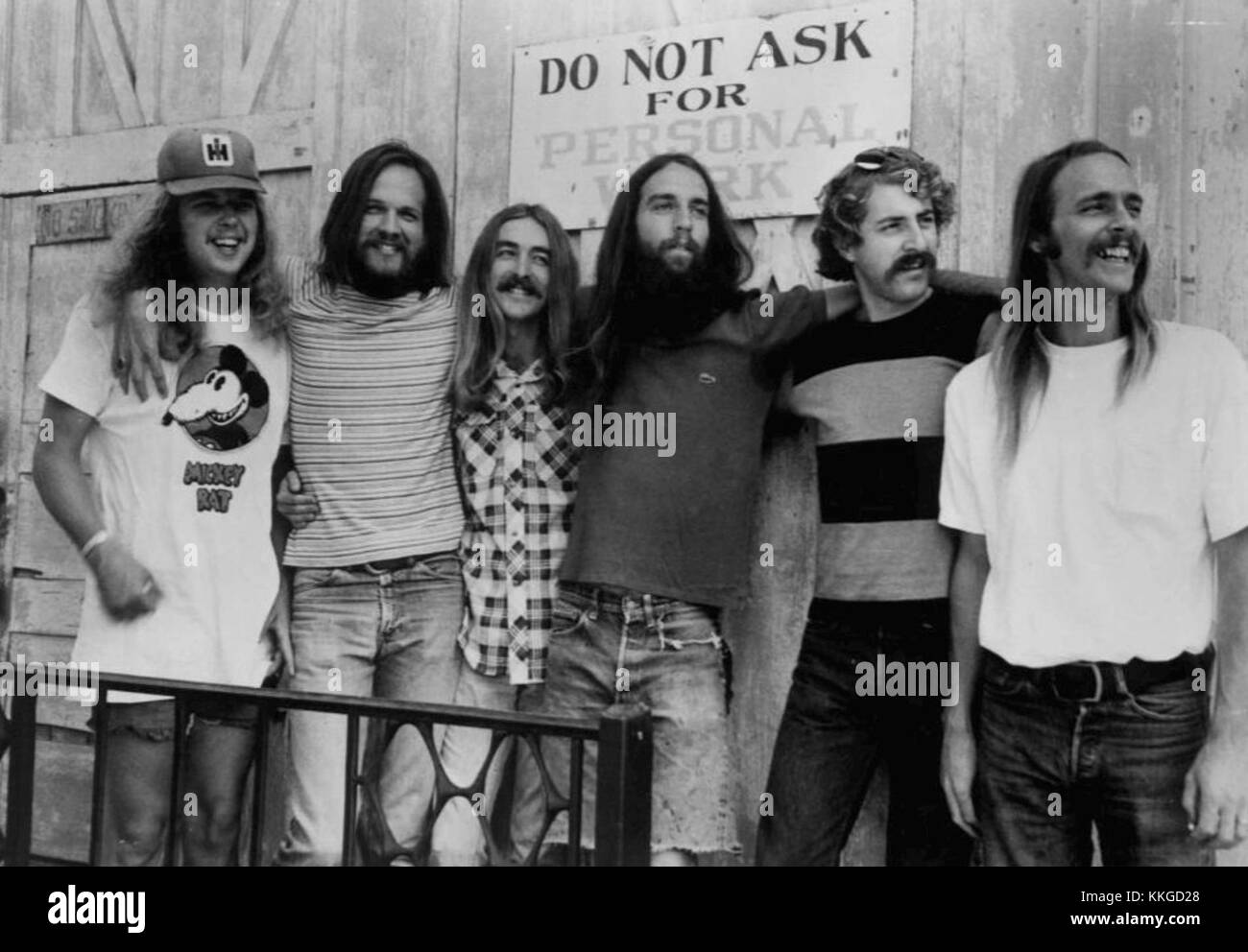 Die Ozark Mountain Daredevils waren eine 1973 gegründete US-amerikanische Rockband, die für ihren Country Rock und Folk-inspirierte Musik bekannt ist. Ihre Musik von 1975 war eine Reflexion der Americana der 1970er Jahre. Stockfoto
