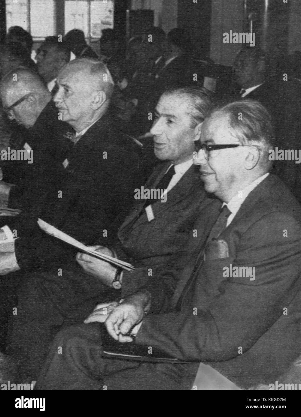 Die 11. Internationale Union of Pure and Applied Physics (IUPAP) General Conference im Jahr 1963 versammelte Wissenschaftler aus aller Welt, um Fortschritte in der Physik und verwandten Bereichen zu diskutieren. Stockfoto