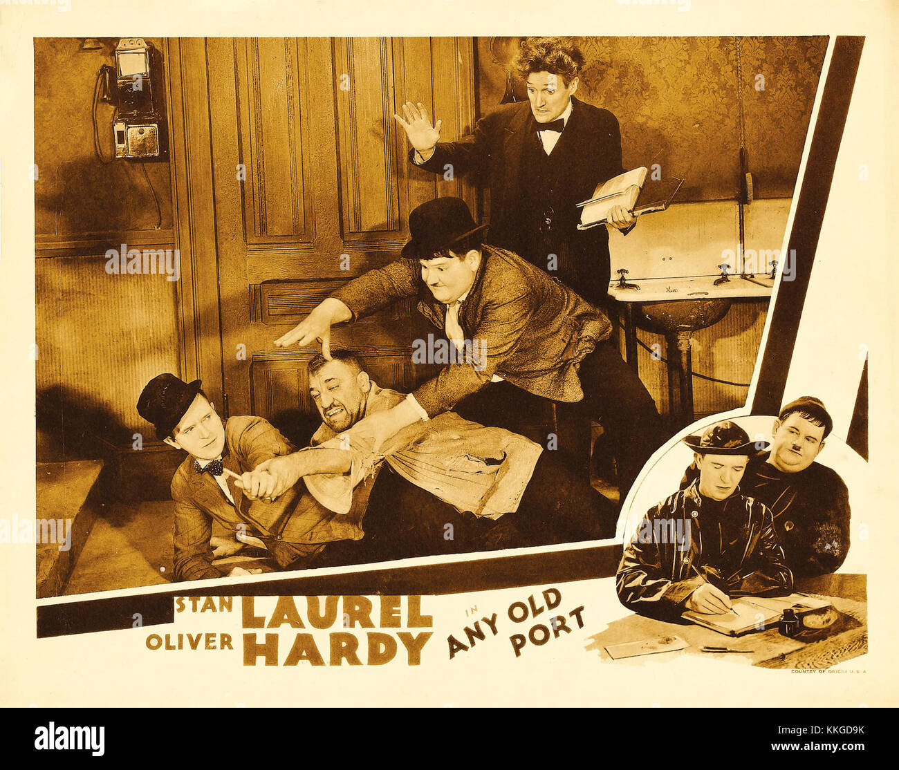 Das Poster für den Film „Any Old Port“ aus dem Jahr 1932 hebt die Besetzung und die Themen des Films hervor und bietet einen Einblick in die Handlung und den Unterhaltungswert des Films. Stockfoto