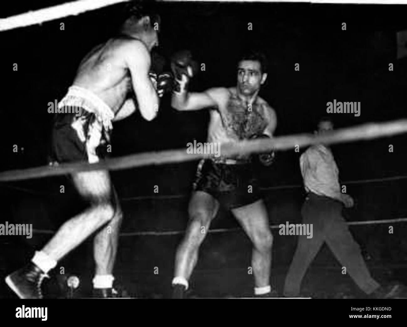 Der Kampf der NBA Light Heavyweight Championship zwischen Anton Christoforidis und Melio Bettina fand am 13. Januar 1941 in Cleveland statt. Der Kampf war ein bedeutendes Ereignis im Boxen, mit zwei prominenten Kämpfern der damaligen Zeit. Stockfoto