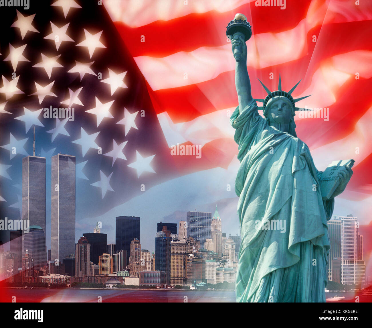 New Yorks Skyline von Manhattan vor 9/11 mit der Twin Towers des World Trade Center und die Flagge der USA-patriotische Symbole. Stockfoto