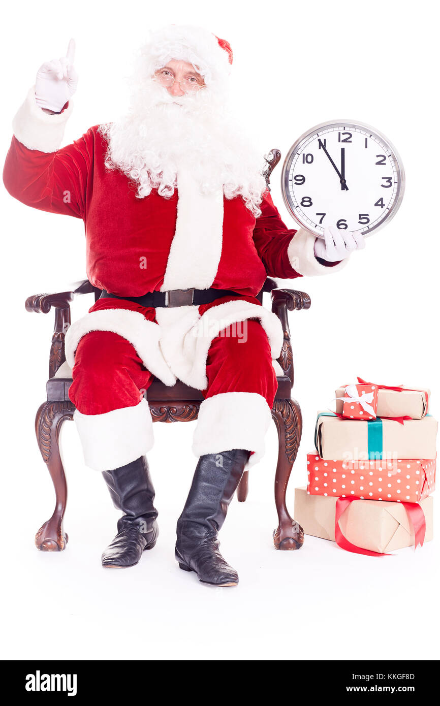 Der Weihnachtsmann hält die Uhr Stockfoto