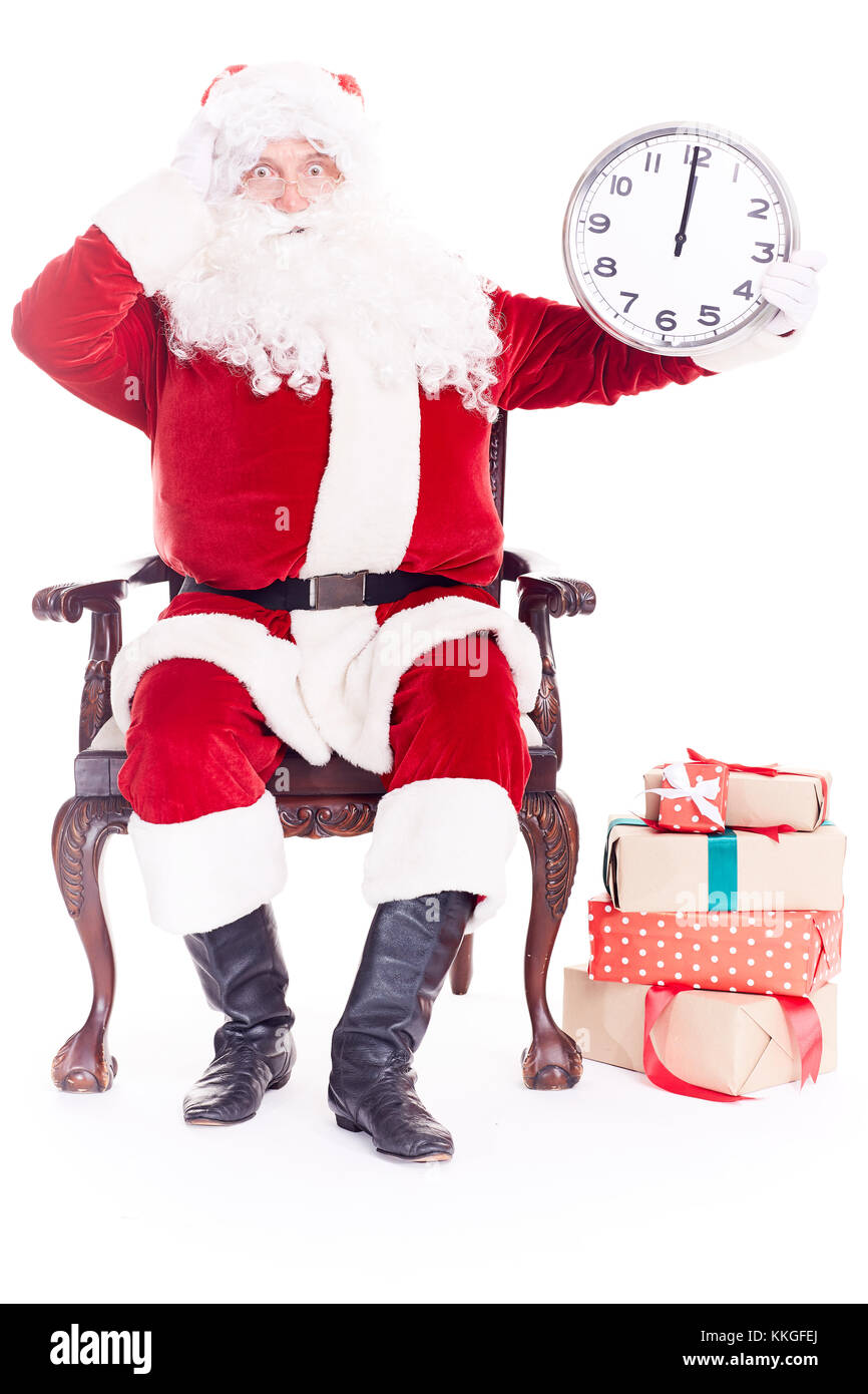 Der Weihnachtsmann hält die Uhr Stockfoto