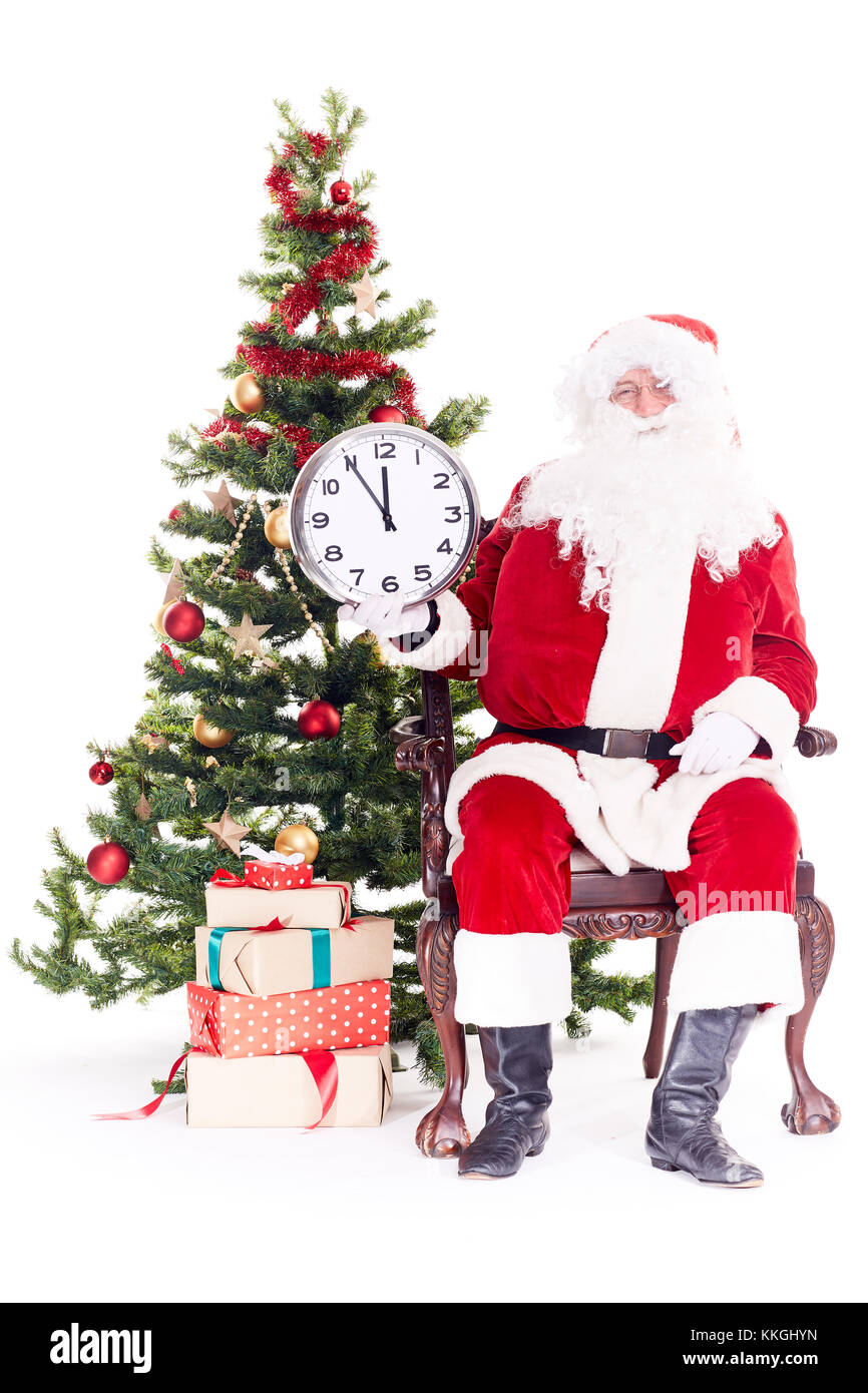 Weihnachtsmann in der Nähe des Weihnachtsbaums Stockfoto