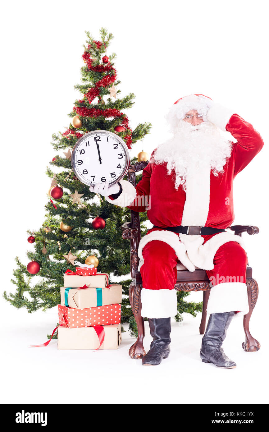 Weihnachtsmann in der Nähe des Weihnachtsbaums Stockfoto