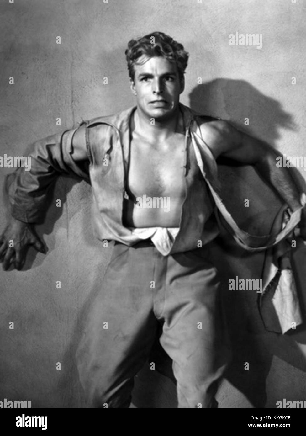 Buster Crabbe spielte die Rolle des Flash Gordon in der Filmserie von 1936, einer ikonischen Rolle in der Science-Fiction-Geschichte. Die Serie wurde zu einem bedeutenden Teil des frühen Abenteuerkinos und der Popkultur und startete ein langanhaltendes Franchise. Stockfoto