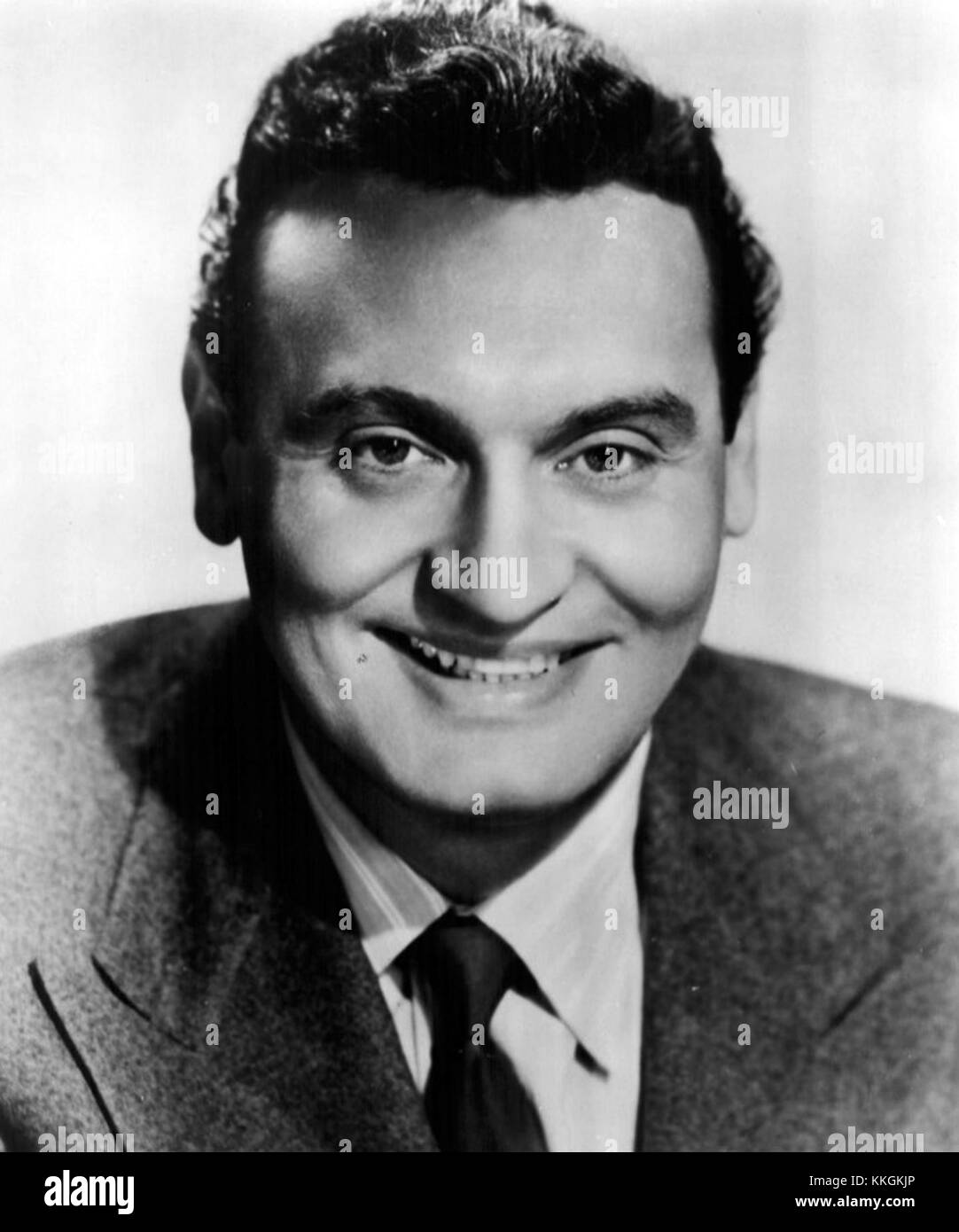 Frankie Laine, ein populärer amerikanischer Sänger in den 1950er Jahren, war bekannt für seine kraftvolle Stimme und seine Hits in den Charts. Seine Musikkarriere hinterließ einen nachhaltigen Einfluss auf die amerikanischen Pop- und Jazz-Genres. Stockfoto Frankie Laine, ein populärer amerikanischer Sänger in den 1950er Jahren, war bekannt für seine kraftvolle Stimme und seine Hits in den Charts. Seine Musikkarriere hinterließ einen nachhaltigen Einfluss auf die amerikanischen Pop- und Jazz-Genres. Stockfoto