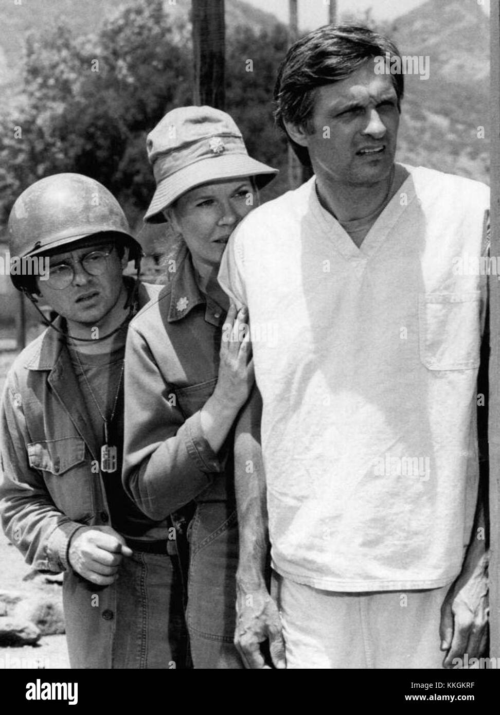 Gary Burghoff, Loretta Swit und Alan Alda spielten die Hauptrollen in der Fernsehserie M*A*S*H, die in den 1970er Jahren ausgestrahlt wurde Diese Serie spielt während des Koreakrieges und wurde zu einem bedeutenden kulturellen Meilenstein in der Geschichte des amerikanischen Fernsehens. Stockfoto
