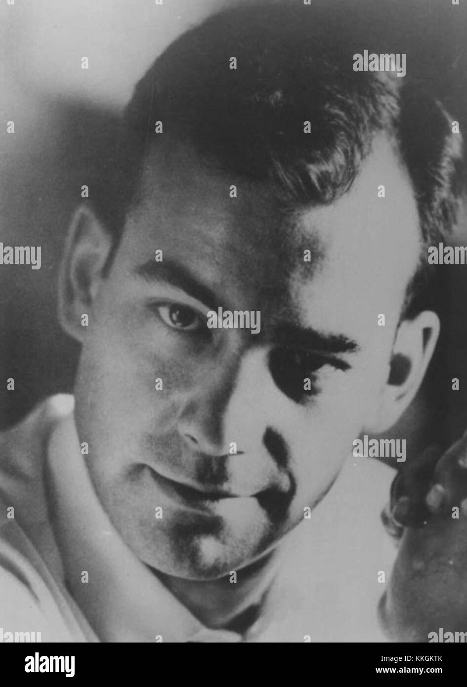 Haynes Johnson, ein prominenter amerikanischer Journalist, ist bekannt für seine Berichterstattung über wichtige politische Ereignisse in den 1970er Jahren, die Einblicke in politische Entwicklungen und gesellschaftliche Veränderungen während der Ära geben. Stockfoto