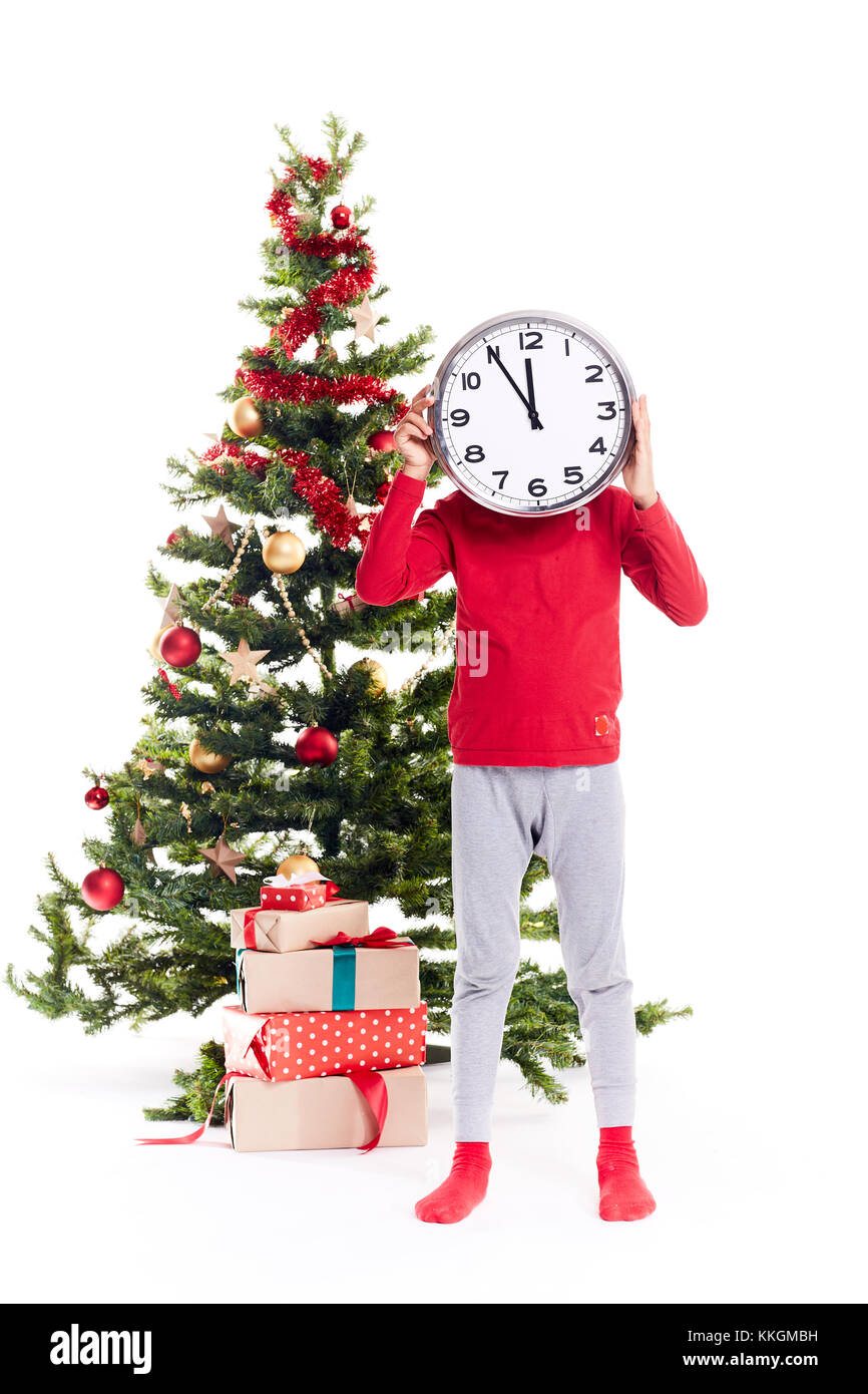 Junge wartet auf Weihnachten Stockfoto