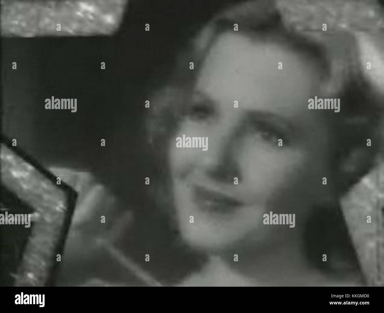 Standbild der Schauspielerin Jean Arthur aus dem Trailer des Films Mr. Smith Goes to Washington aus dem Jahr 1939, in dem sie ihre Rolle als Sekretärin in einem politischen Drama darstellt. Stockfoto