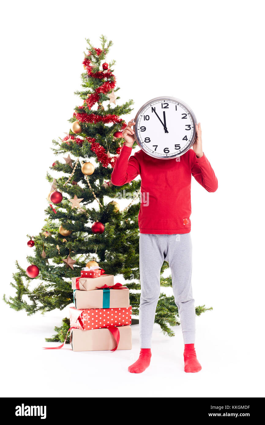 Junge wartet auf Weihnachten Stockfoto