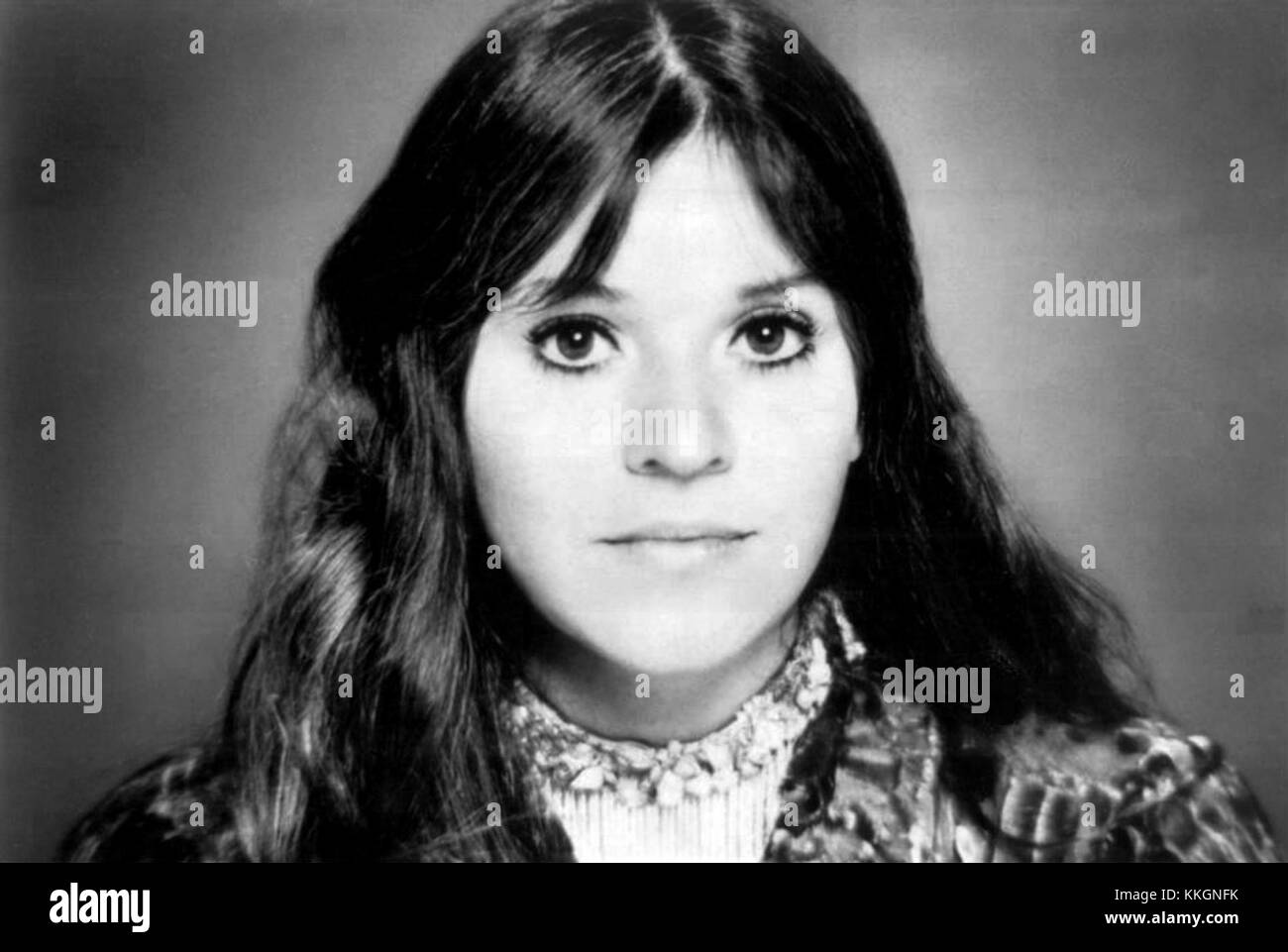 Melanie Safka, eine amerikanische Sängerin und Songwriterin, erlangte in den 1970er Jahren mit ihrem einzigartigen Folk- und Popmusikstil Bekanntheit, der die kulturellen Trends der Epoche widerspiegelt. Stockfoto