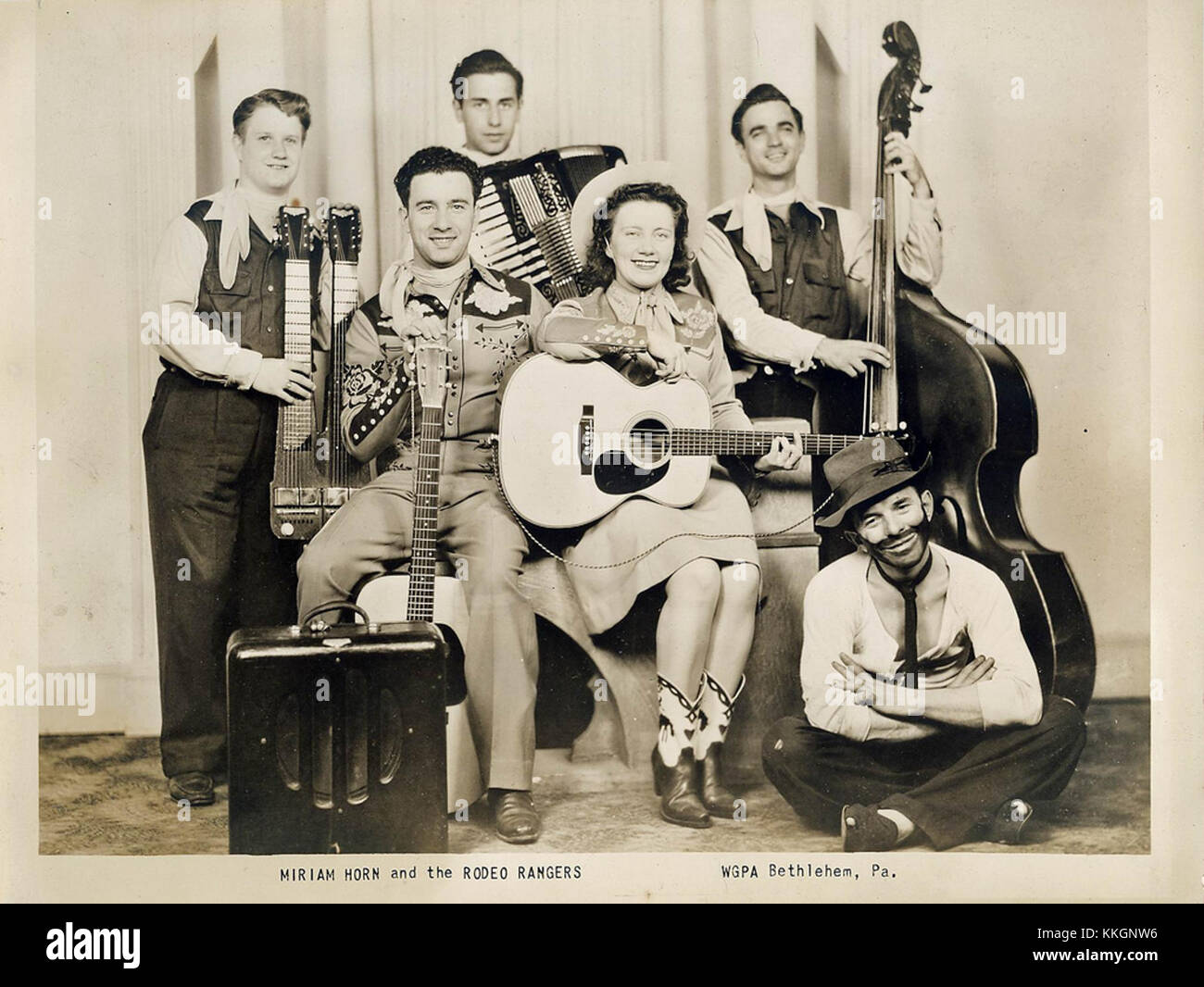 Miriam Horn und die Rodeo Rangers repräsentieren ein musikalisches Ensemble, das für seine Mischung aus Country-, West- und Folk-Musik bekannt ist, mit einem starken Einfluss amerikanischer Traditionen und Geschichten. Stockfoto