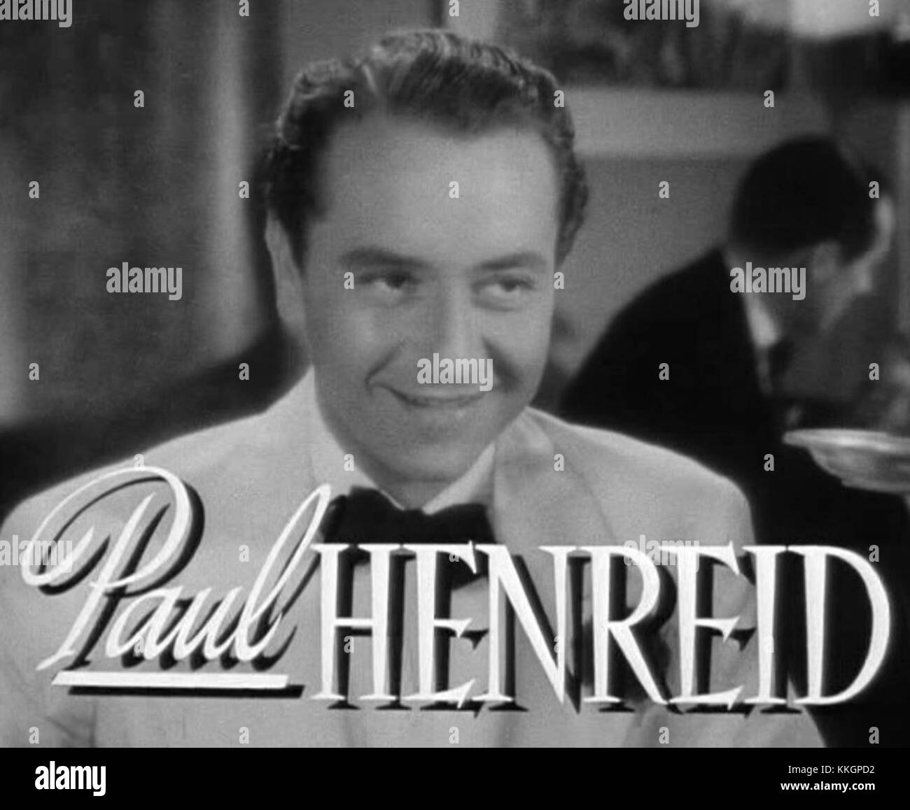 Paul Henreid spielte 1942 die Hauptrolle im Filmklassiker *Now Voyager*. Der Trailer zum Film hebt seine Rolle und die emotionale Intensität des Films hervor und zeigt die packende Handlung und Henreids Performance. Stockfoto