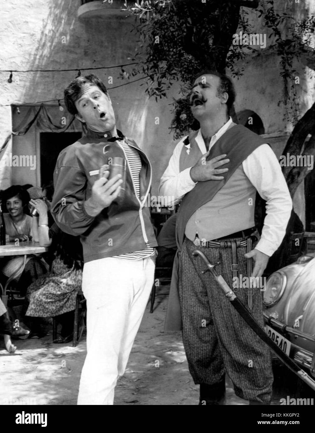 Robert Culp und Roger C. Carmel spielten 1967 die Hauptrollen in der Fernsehserie *I Spy*. Die Serie war eine amerikanische Spionage-Serie, die für ihre innovative Geschichte und bahnbrechende Themen in diesem Genre bekannt ist. Stockfoto