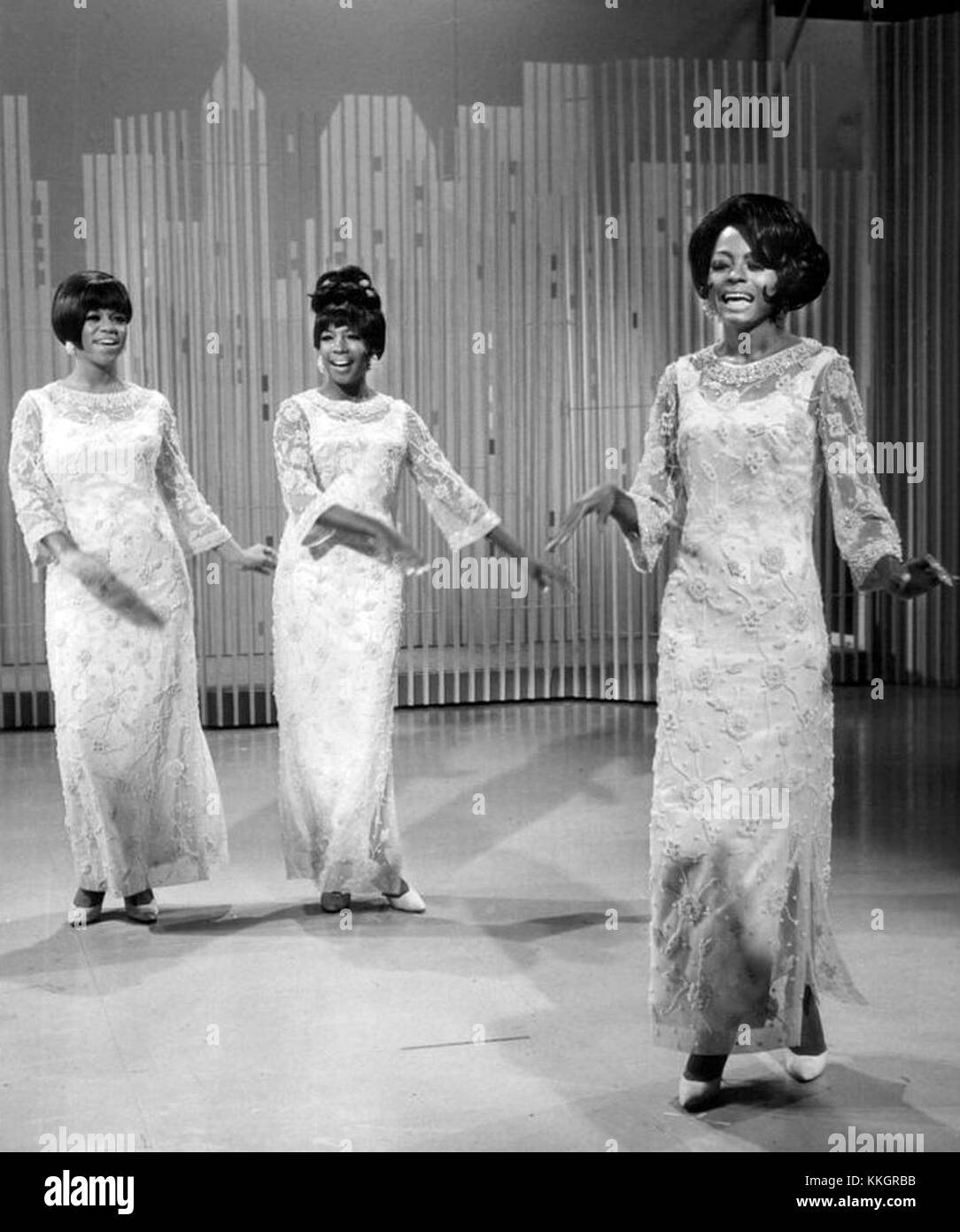 Die Supremes, eine ikonische amerikanische Motown Girl-Gruppe, erlangte in den 1960er Jahren Berühmtheit 1966 waren sie auf dem Höhepunkt ihrer Popularität, bekannt für ihre sanften Gesangharmonien und Hits wie „You Can't Hurry Love“. Ihr Einfluss auf Pop- und Soul-Musik ist bis heute bedeutend. Stockfoto