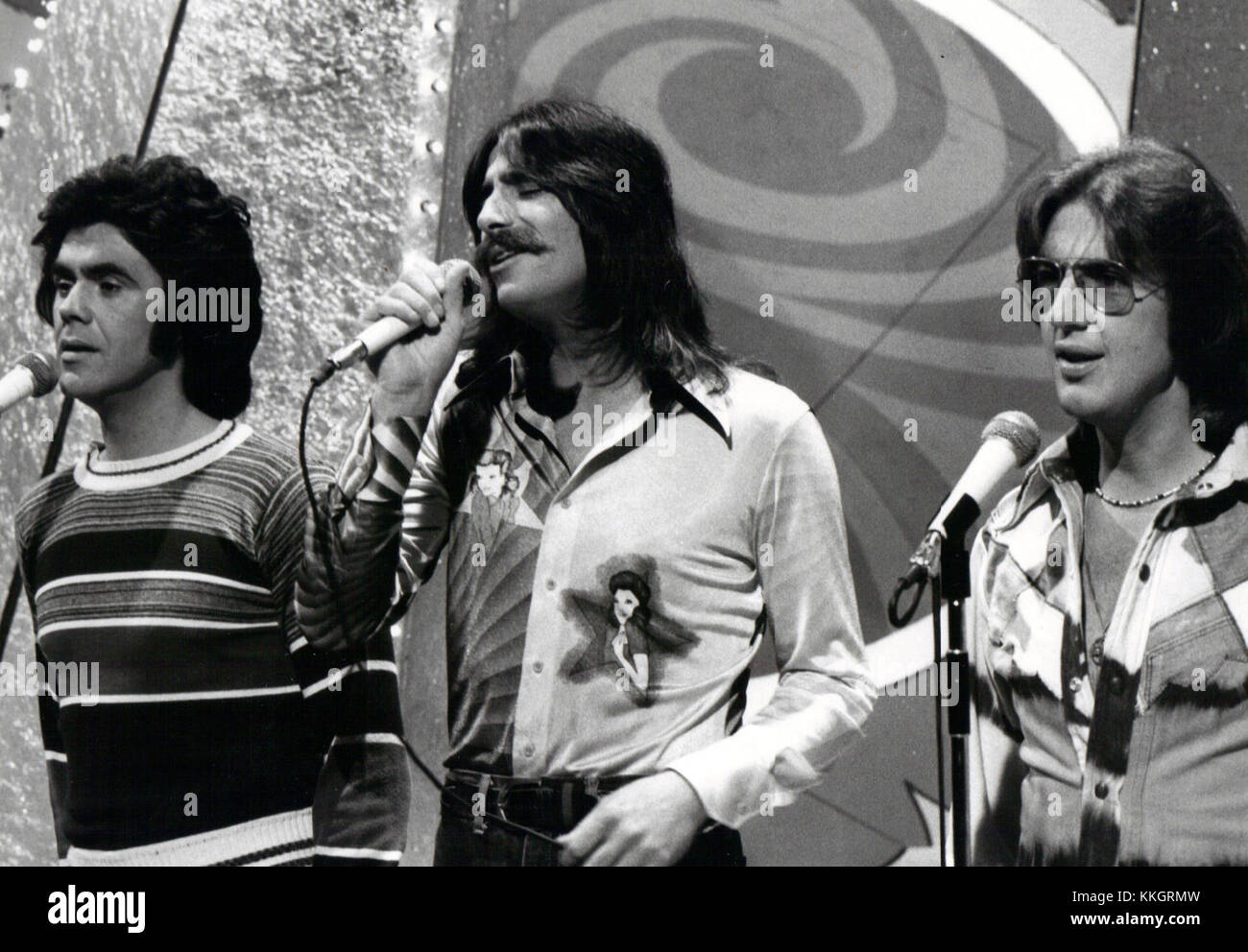 Three Dog Night war eine beliebte US-amerikanische Rockband, die von den späten 1960er bis in die 1970er Jahre aktiv war Dieses Bild zeigt den Erfolg der bandâ im Jahr 1975, als sie mit Top-Hits und einer hingebungsvollen Fangemeinde auf dem Höhepunkt ihrer Popularität waren. Stockfoto