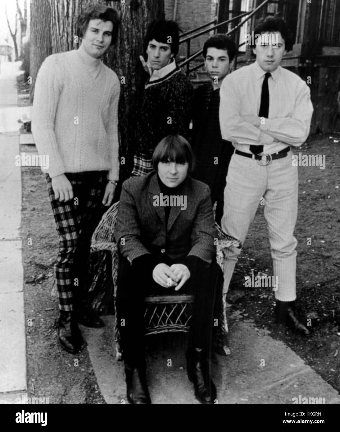 The Outsiders unter der Regie von Francis Ford Coppola ist eine Verfilmung von S. E. Hintons Roman aus dem Jahr 1967. Sie schildert die Kämpfe junger Menschen mit unterschiedlichen sozialen Hintergründen und thematisiert Themen wie Klasse, Konflikt und Identität in Amerika Mitte des 20. Jahrhunderts. Stockfoto