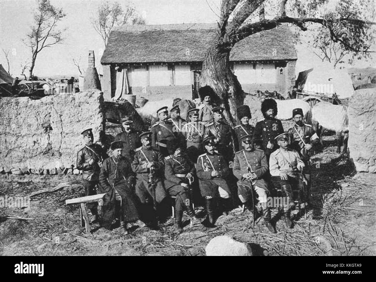 Eine Gruppe russischer Offiziere im Russisch-Japanischen Krieg (1904–1905), einem Konflikt zwischen dem Russischen Reich und Japan, der den ersten großen Sieg einer asiatischen Macht über eine europäische bedeutete. Stockfoto