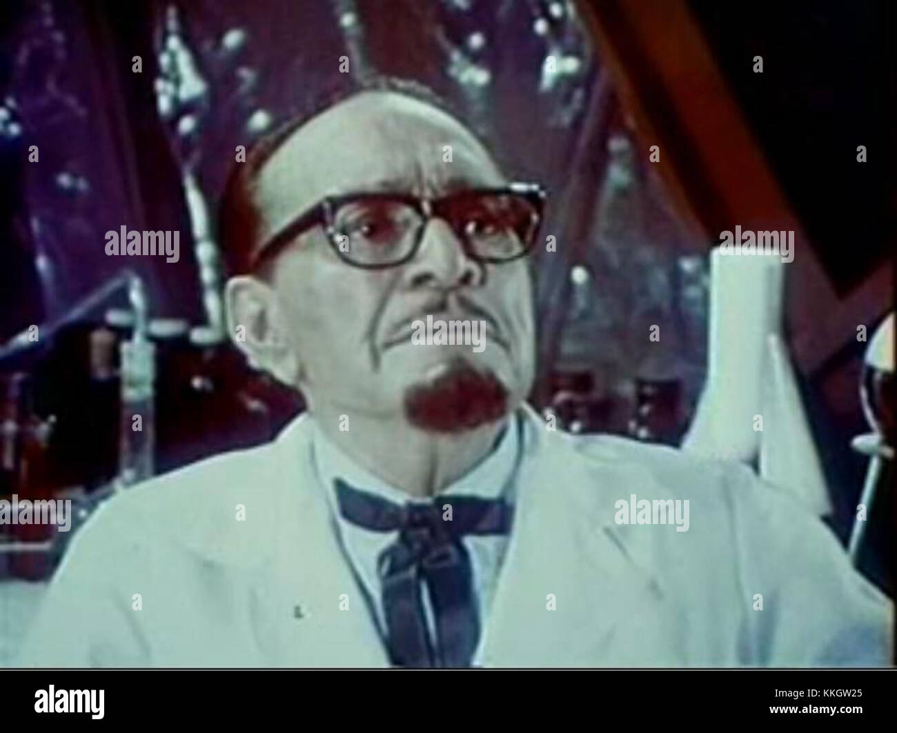 Dracula vs. Frankenstein Naish ist ein Horrorfilm, in dem die berühmten Monster gegeneinander antreten. Es ist eine Mischung aus klassischen Monsterfilmen, die Themen von gut und Böse erforschen. Stockfoto