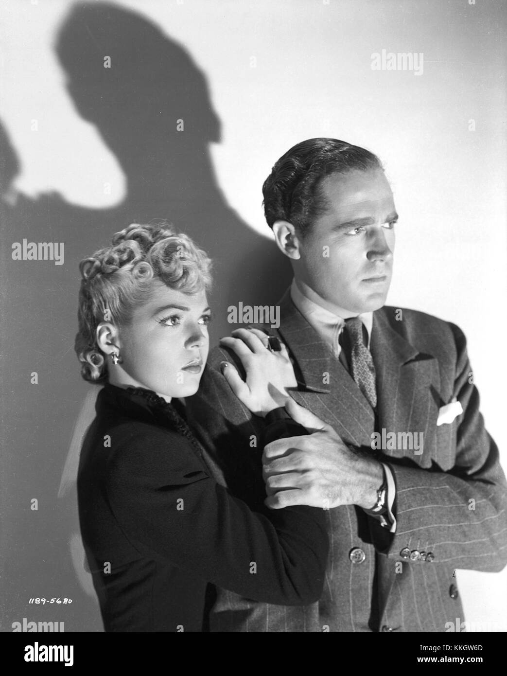 Ein Standbild aus dem Film „The Strange Case of Doctor Rx“ aus dem Jahr 1942, in dem ein wichtiger Moment in diesem Mystery-Thriller-Film dargestellt wird. Stockfoto