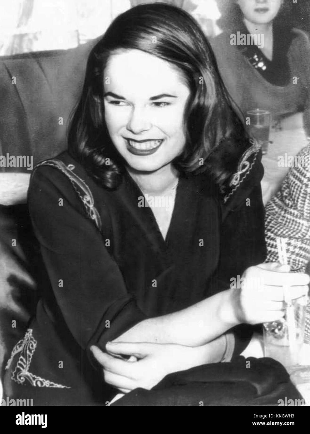 Oona O'Neill, Tochter des Dramatikers Eugene O'Neill, ist auf diesem Foto von 1943 dargestellt. Sie wurde bekannt für ihre Ehe mit Charlie Chaplin und ihre eigene Beteiligung an den Künsten. Stockfoto