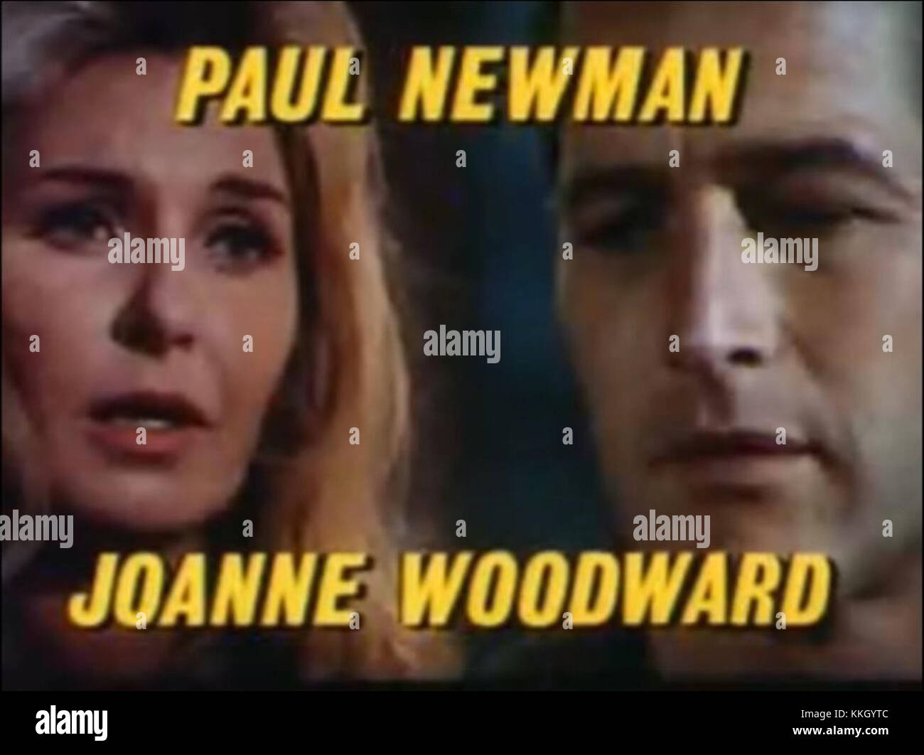 Dieses Bild zeigt Paul Newman und Joanne Woodward im Film „Winning“ von 1969, in dem sie ihre Rollen in diesem Sportdrama über Autorennen zeigen und die Themen des Films wie Wettbewerb und Romantik widerspiegeln. Stockfoto