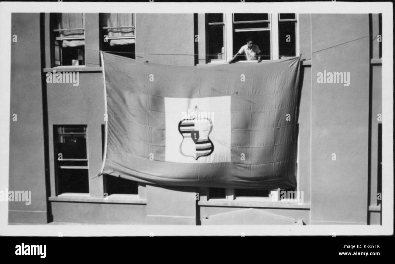 Der königliche Standard von Kaiulani ist eine historische hawaiianische Flagge, die mit Prinzessin Kaiulani, einem Mitglied der hawaiianischen Königsfamilie, in Verbindung gebracht wird. Die Flagge zeigt einzigartige Farben und Symbole, die das hawaiianische Erbe und die Monarchie repräsentieren. Es ist ein bedeutendes Artefakt, das die königliche Abstammung und kulturelle Identität Hawaiis verkörpert. Stockfoto