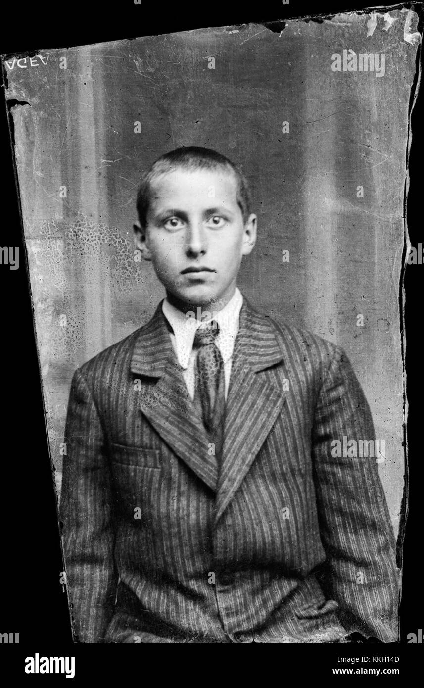 Dieses Bild zeigt ein Kostüm, das auf einer Veranstaltung in Kalifornien am 4. Dezember 2013 getragen wurde. Das Kostüm spiegelt die Mode und den kulturellen Stil der damaligen Zeit wider. Stockfoto