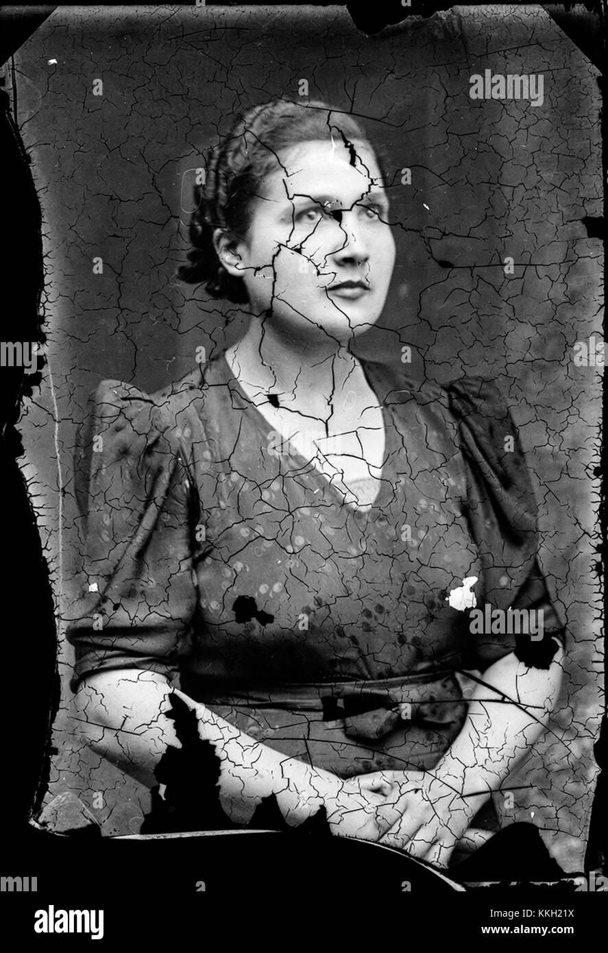 Das Bild zeigt eine Frau aus einer Sammlung von 2013, die in einem Moment die kulturelle und soziale Bedeutung der Frauen in der modernen Gesellschaft widerspiegelt. Stockfoto