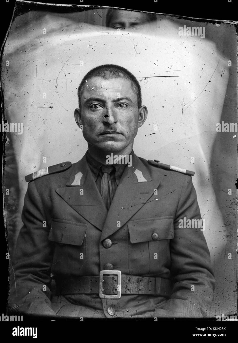 Ein Foto mit dem Tag *Militar CA 20131217*, aufgenommen im Dezember 2013, das möglicherweise militärische Aktivitäten oder Personal an einem bestimmten Ort erfasst. Das Bild könnte wichtige historische oder militärische Ereignisse aus diesem Jahr dokumentieren. Stockfoto