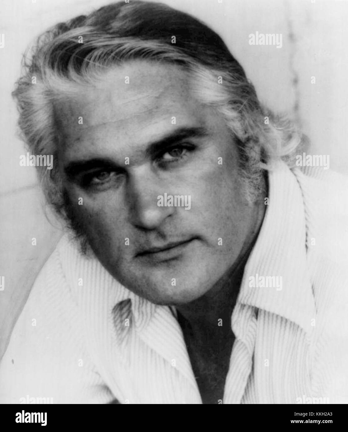 Charlie Rich, ein US-amerikanischer Country-Sänger und Songwriter, wurde 1973 während seines Aufstiegs zum Ruhm aufgenommen. Bekannt für seinen unverwechselbaren Stil, der Country, Pop und Soul vereint. Stockfoto